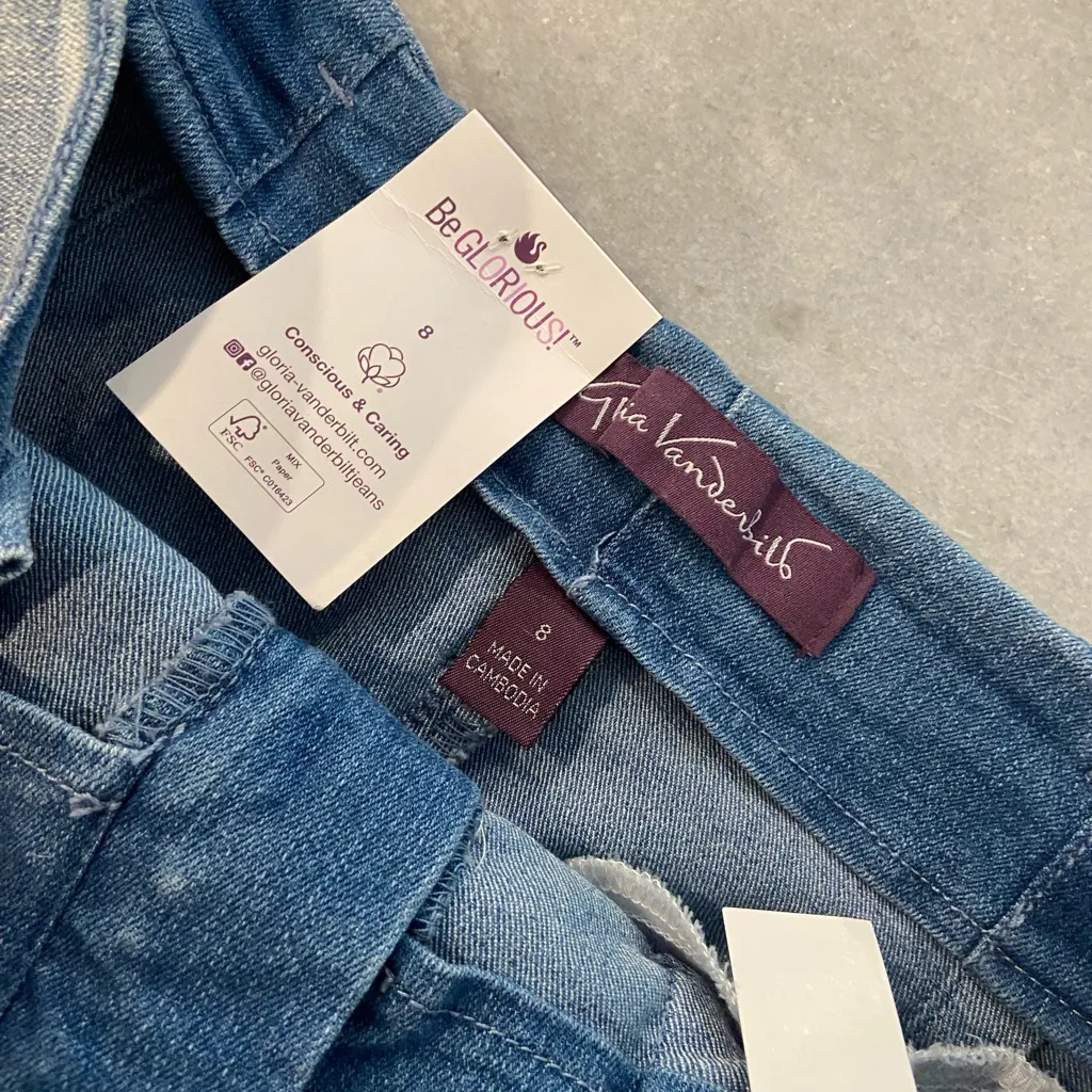 NWT Gloria Vanderbilt Size 8 Pleated Front Belted High Rise Denim Shorts - Image 6