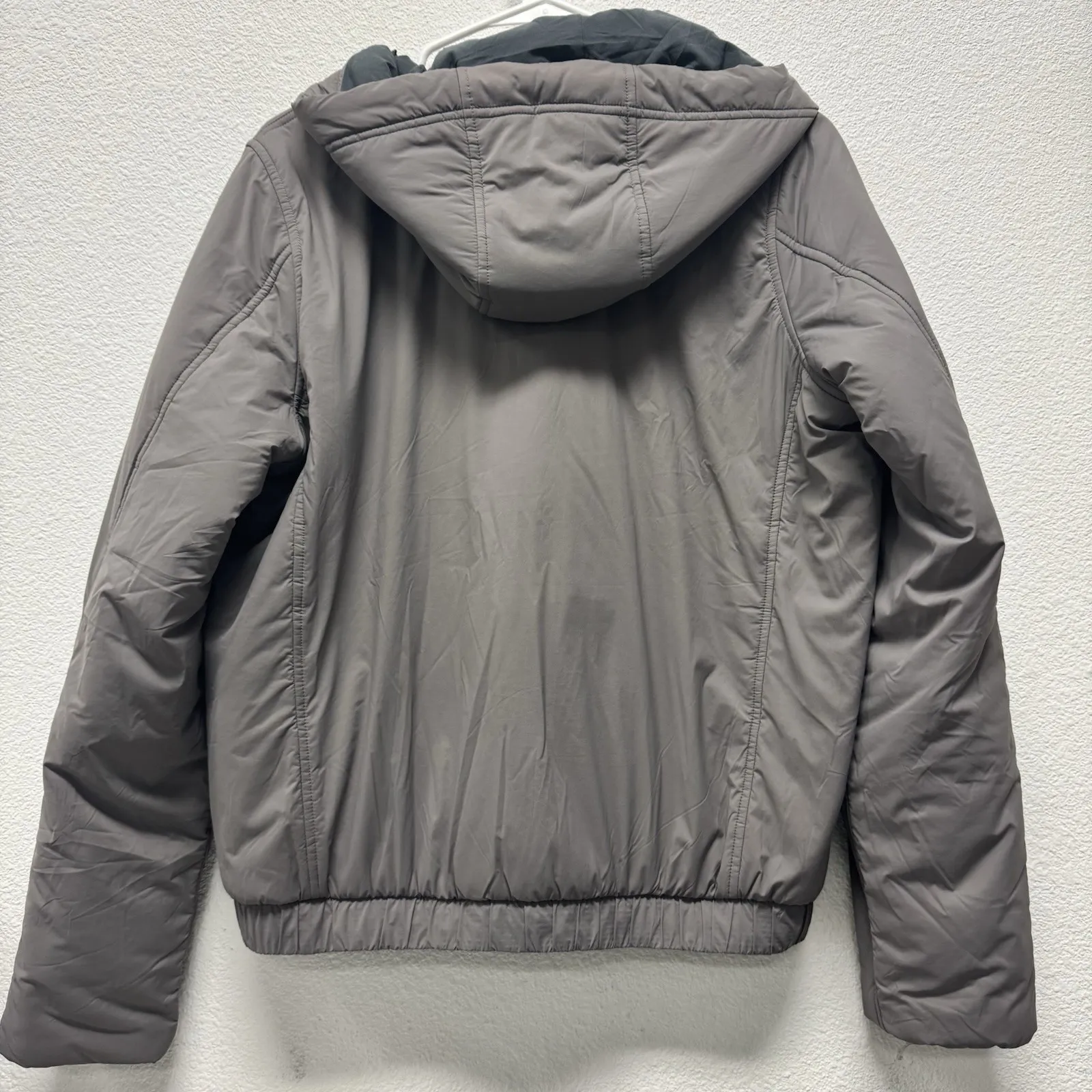 Vuori Tahoe Insulated Jacket Size S Gray Camping Hiking Outdoors Hood Puffer - Image 6