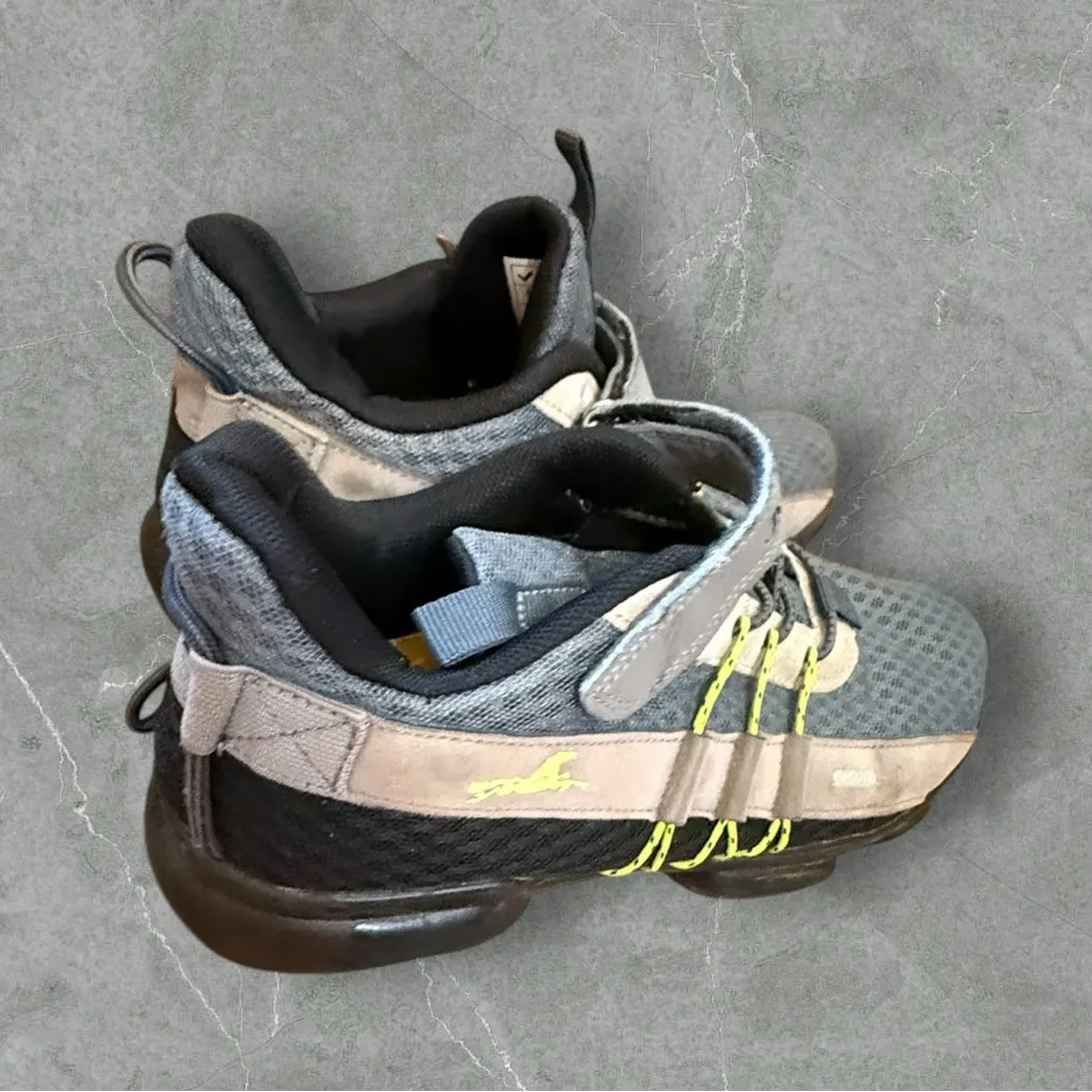 Vitike Athletic Shoes‎ Size 8 - Image 3