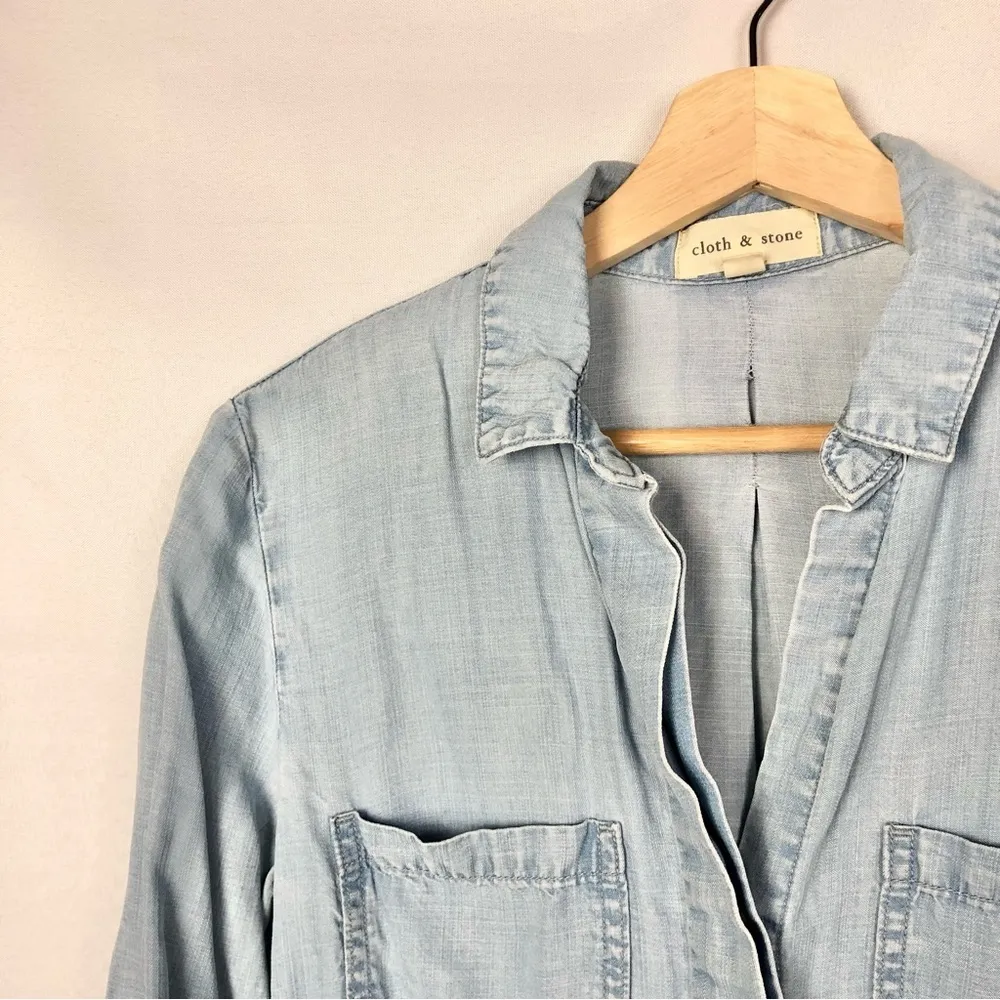Anthropologie Light Blue Chambray Split Back Long Sleeve Button Down XS - Image 4