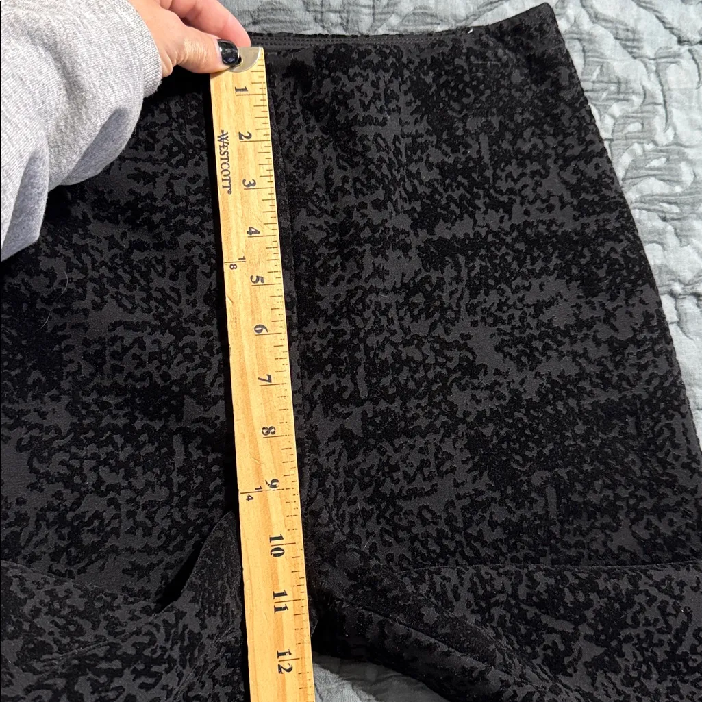 Lysse medium Victoria Flocked Black Leggings Mid Rise Shaping Stretch elegant - Image 6