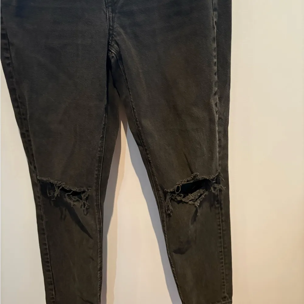 American Eagle Woman’s Distressed Jeans In Size 6 Long - Image 2