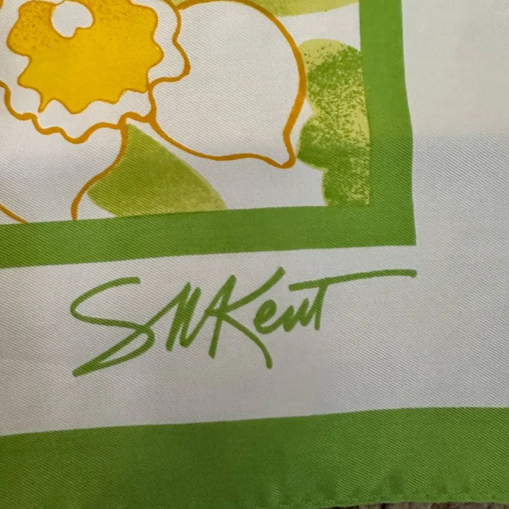 Vintage 70s Scarf AVON Burst Of Spring KENT Green Yellow White Pink Japan 1978 - Image 2