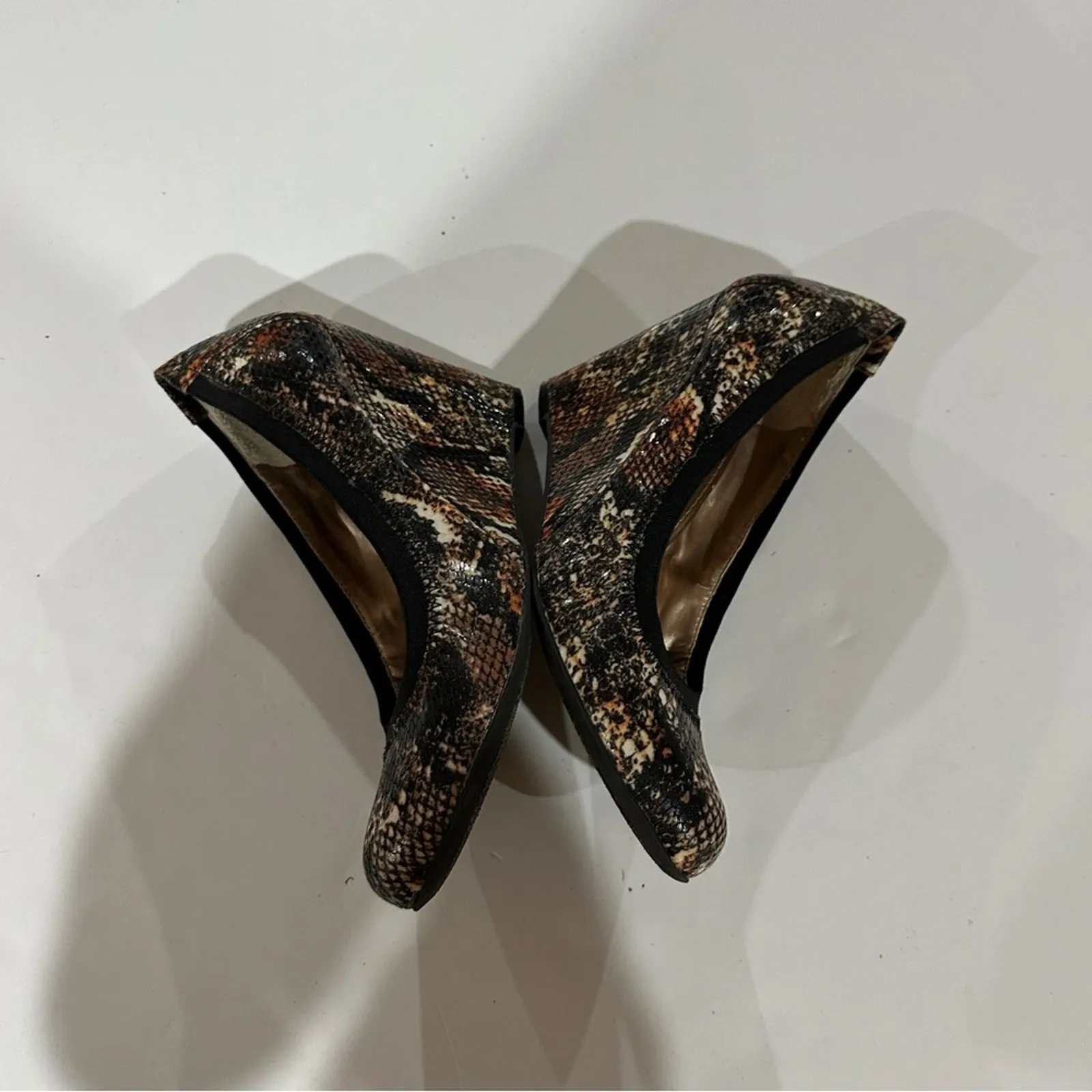 BCBGeneration Nalisa Snakeskin Wedge Heels Size‎ 8 - Image 3