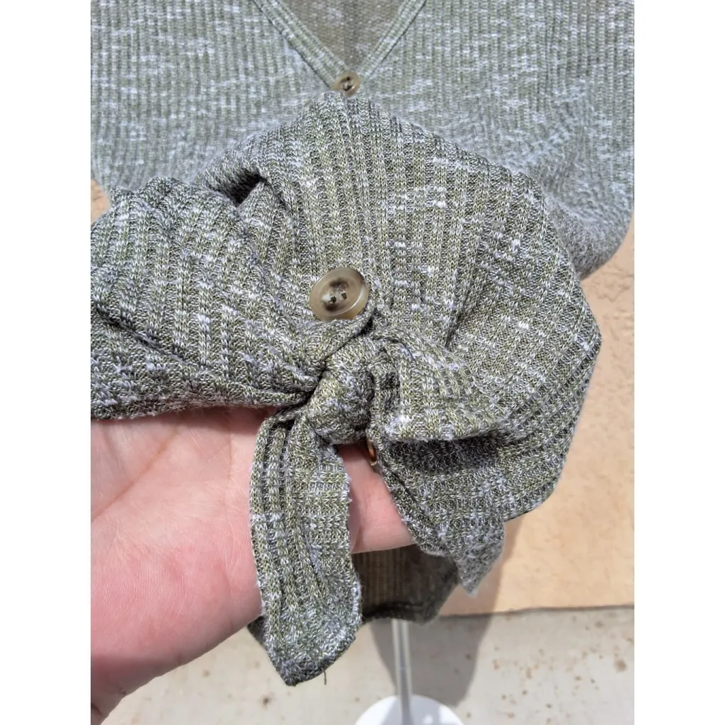 No Boundaries Women's S (3-5) Green Ribbed Knot Front V-Neck Button Up Top - Image 5