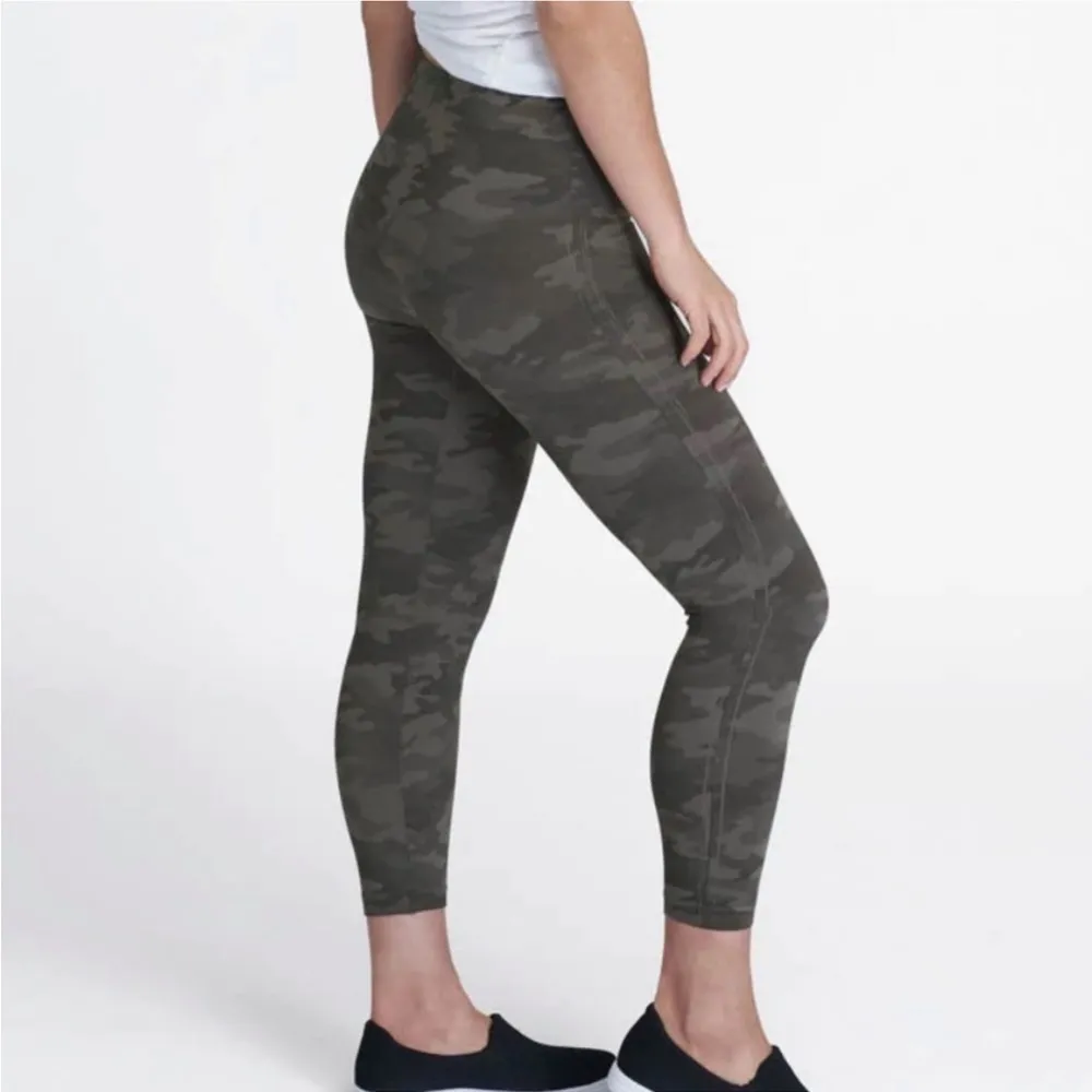 SPANX Look At Me Now Green Camo Seamless Sz Small - Image 9