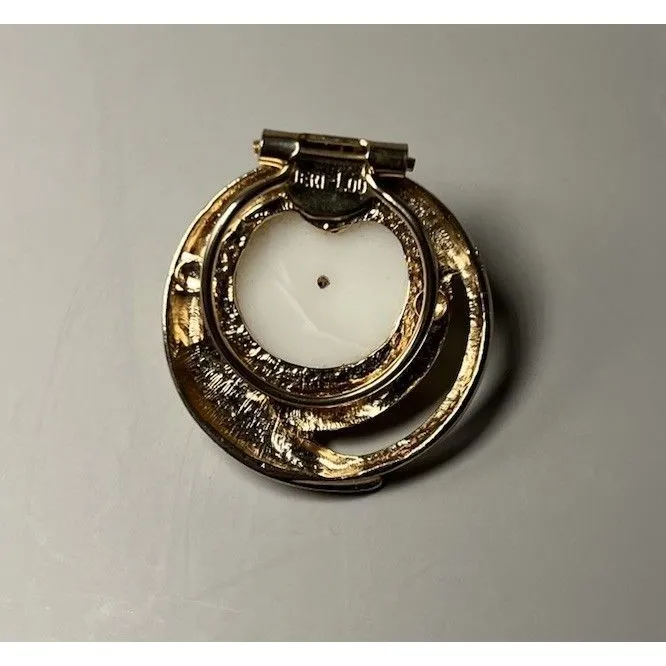 Vintage Jeri Lou Gold Tone Faux Mabe Pearl Round Dress Scarf Clip Brooch - Image 2