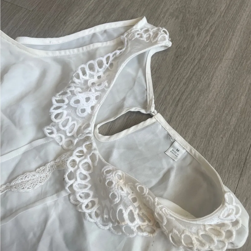 Elegant White Lace Trim Sleeveless Top Size M - Image 2