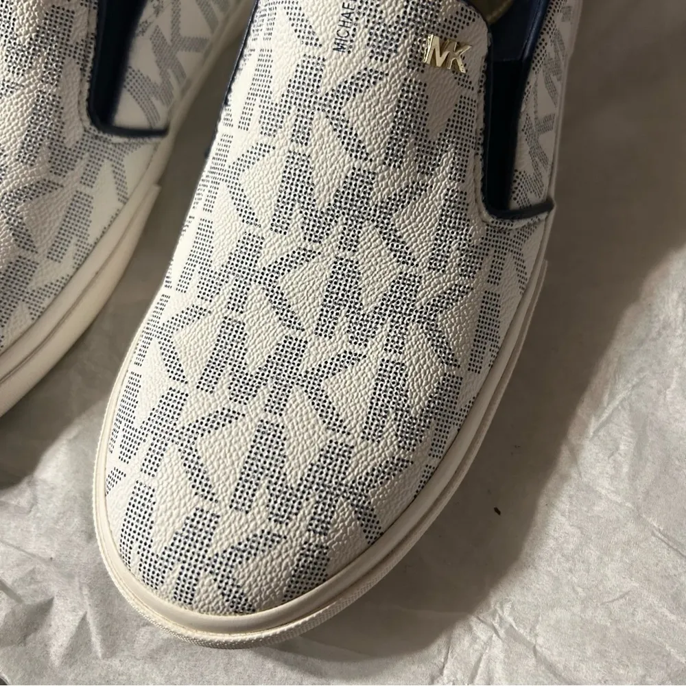 Women’s Micheal kors slip on shoes size 9.5 - Image 3