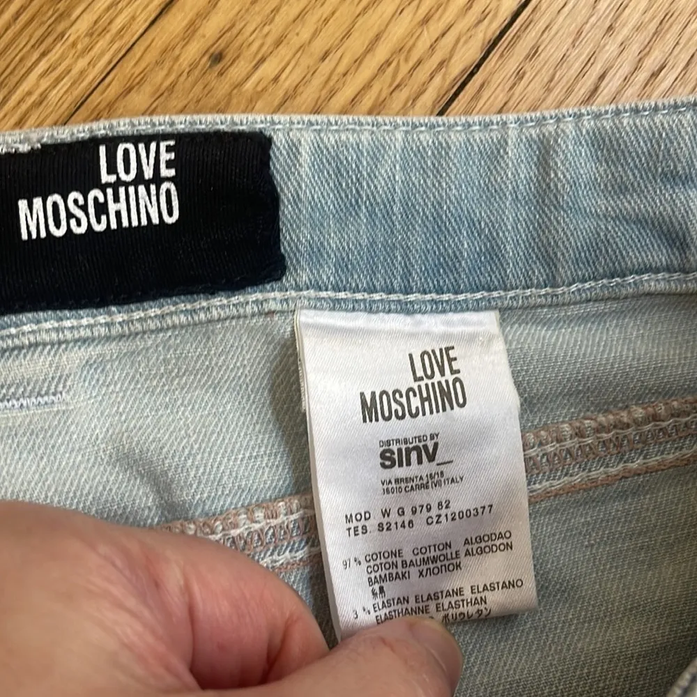 Love Moschino Studded Peace Sign Light Wash Denim Mini Skirt Size 8 - Image 3