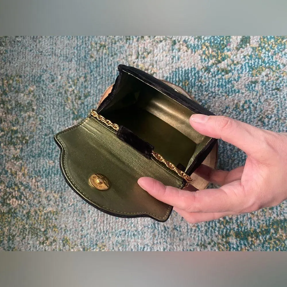 Vintage black velvet small hand bag with gold metal star - Image 7