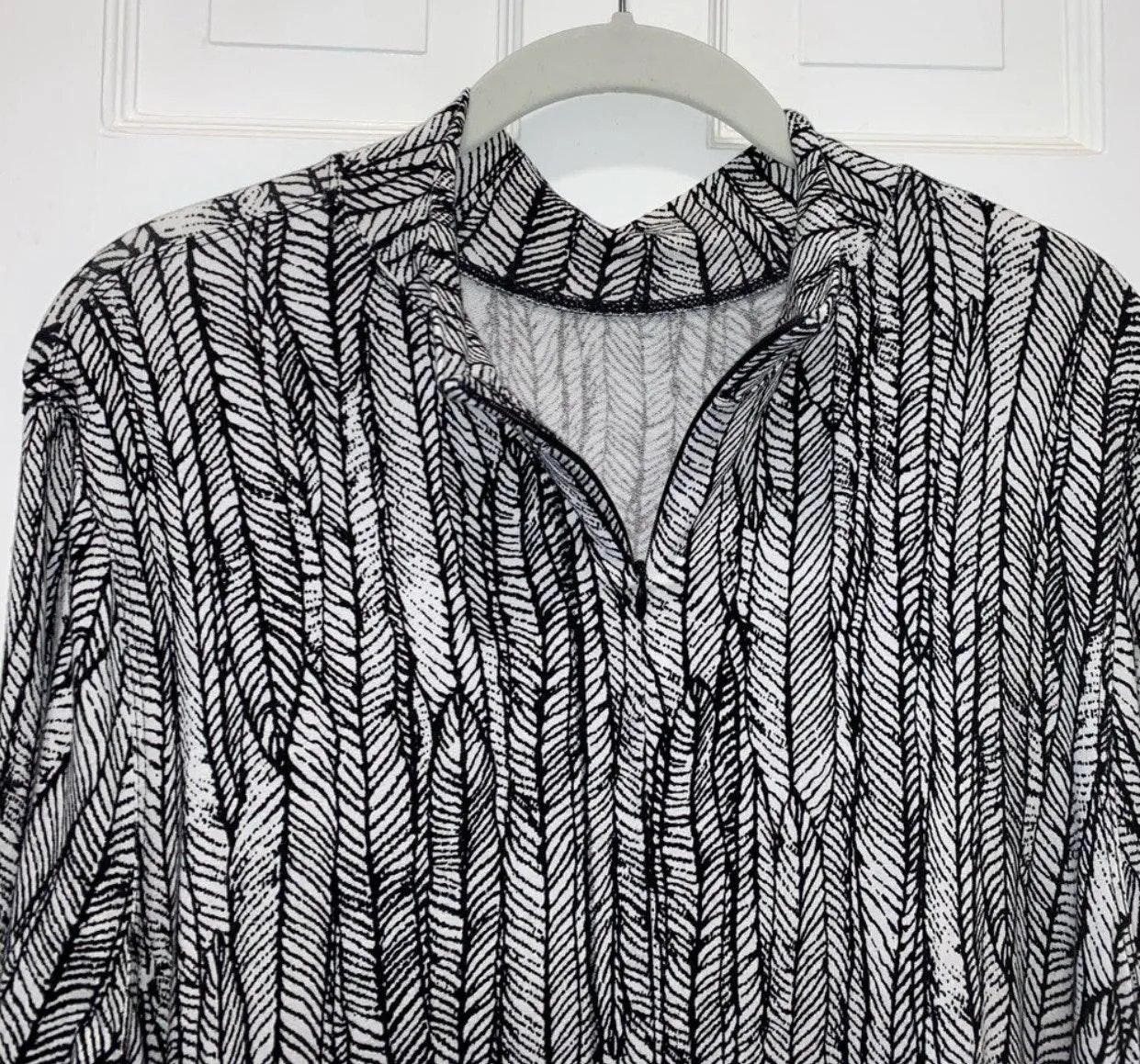 Black/white High Neck Mini Dress With Feather Design - Image 4