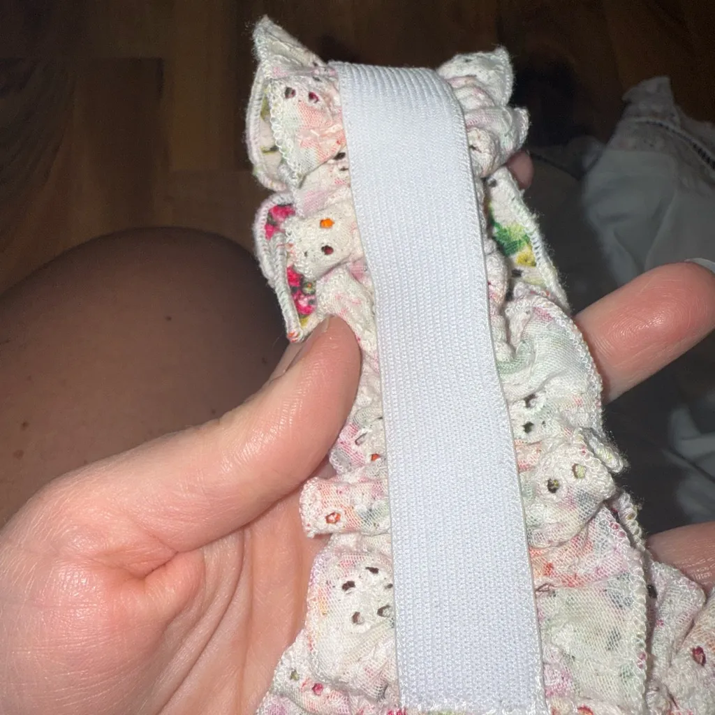 GUESS Sangallo Carmen Eyelet Corset Dress LG‎ smocked ruffle garden cottage - Image 4