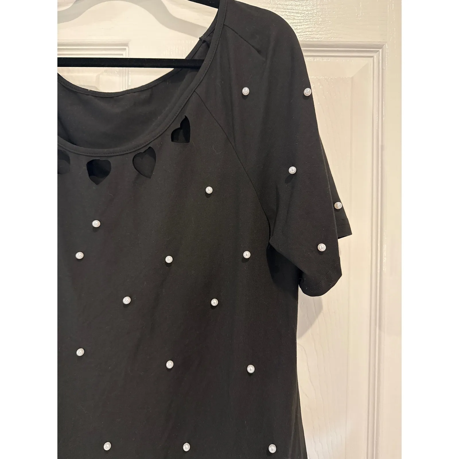 ✅3-for-$12✅ Skye Curve Pearl Embellished Heart‎ Cutout Black T-Shirt Top 1XL - Image 2