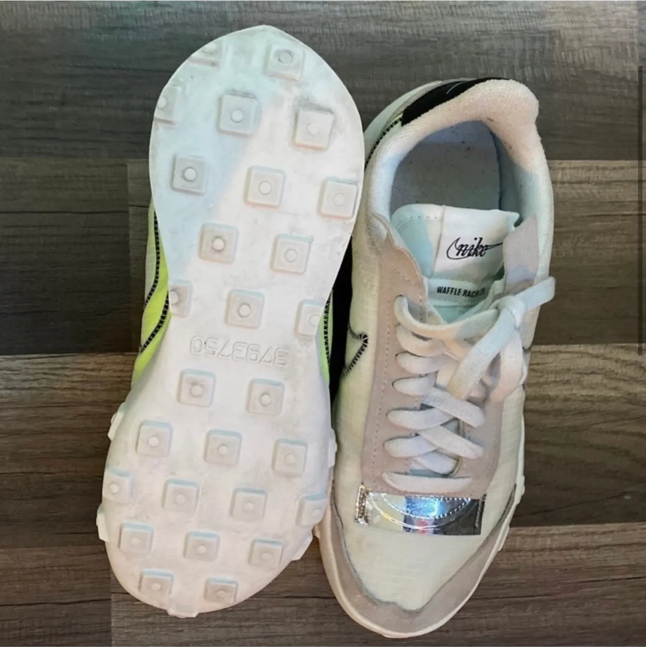 Nike Air Waffle Athletic Shoes - Image 3