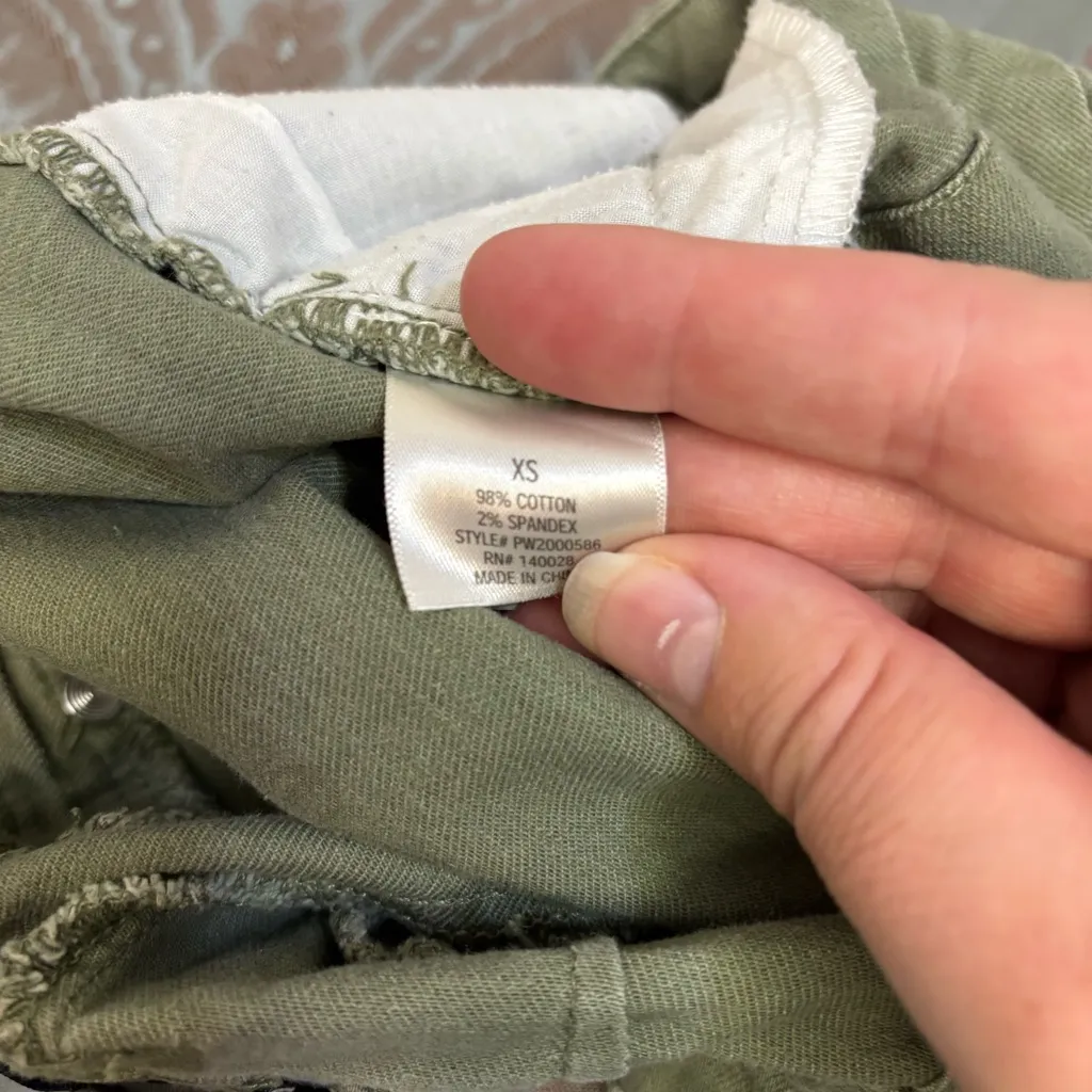 Francesca's Collections Sage Cactus Print Shorts Size XS Green - Image 5