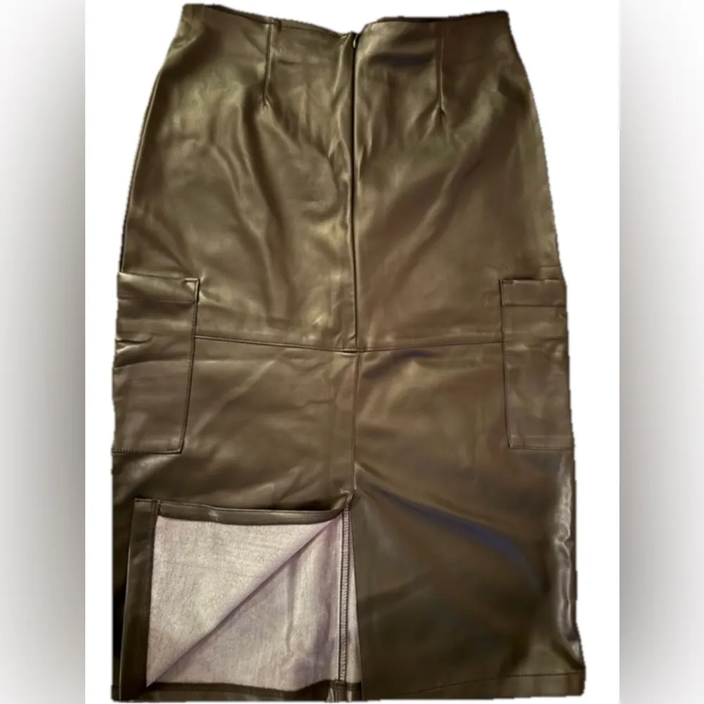 Hunter & Brown Faux Leather Skirt, Straight, Cargo Pockets, Back Vent, Y2K, Midi Black - Image 2