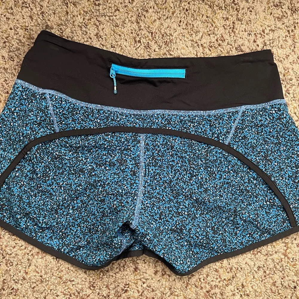 Lululemon Pebble Print Shorts size 4 approx. 4” inseam - Image 5