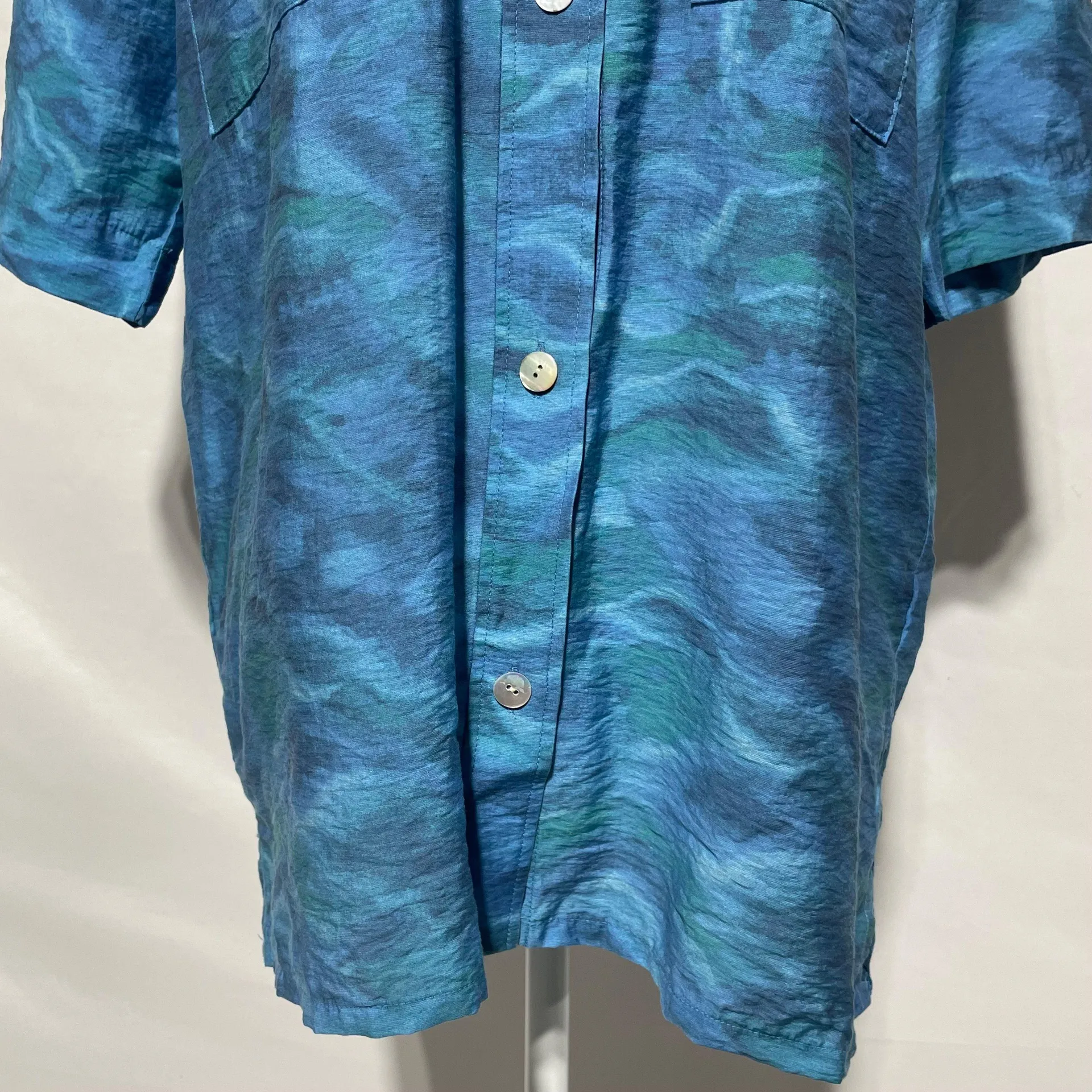 Blue Wavy Printed Short Sleeve Boxy Button Up Shirt Size XS - Image 9