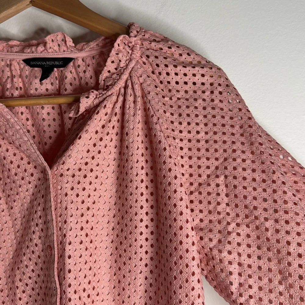 Banana Republic Factory Women’s Texture Eyelet Balloon Sleeve Blouse size S Pink - Image 5