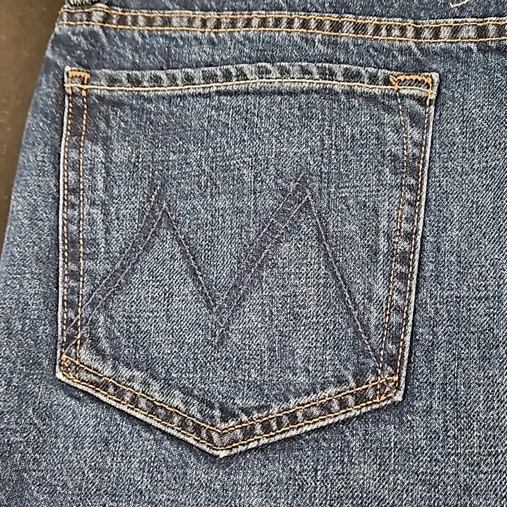 💕MOTHER💕 Dodger Short Short Fray Shorts Did You Bring Me Anything 28 NWT Blue - Image 13