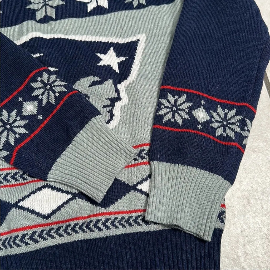 $25 was $32 NFL V-Neck New England fair isle sweater Sweater Blue and Gray small - Image 6