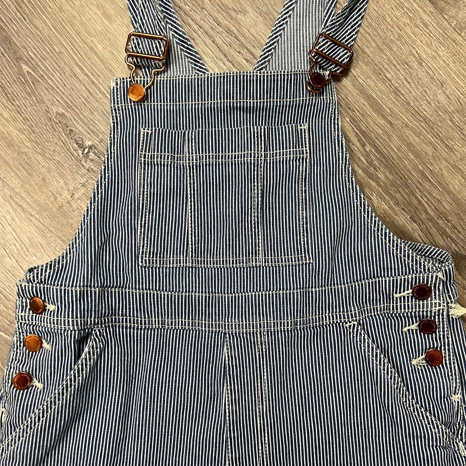 Universal Thread Women's Blue Striped Denim Boyfriend Shortalls - Size 2 - NWT - Image 4