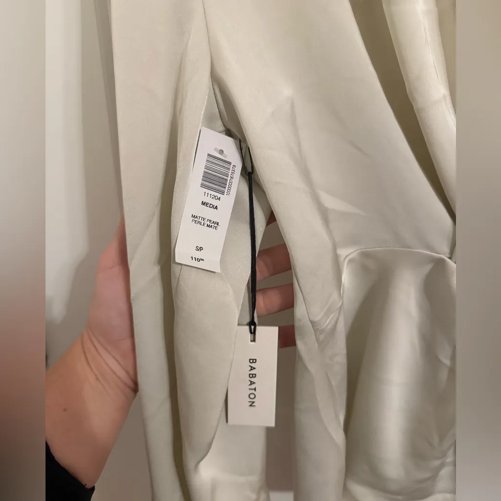 NWT Aritzia Babaton Media Satin Blouse Small - Image 4