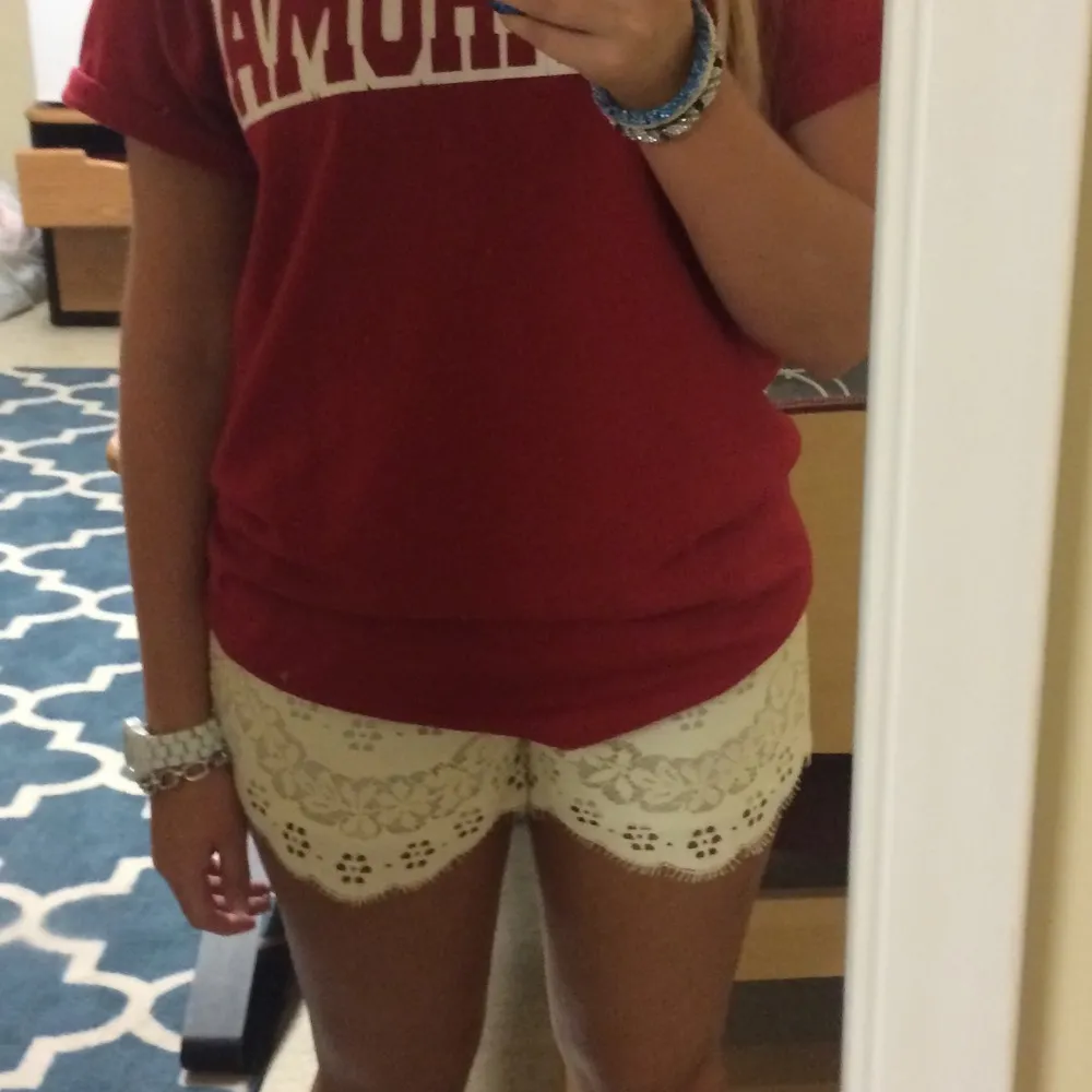 Cream Lace Shorts - Image 4