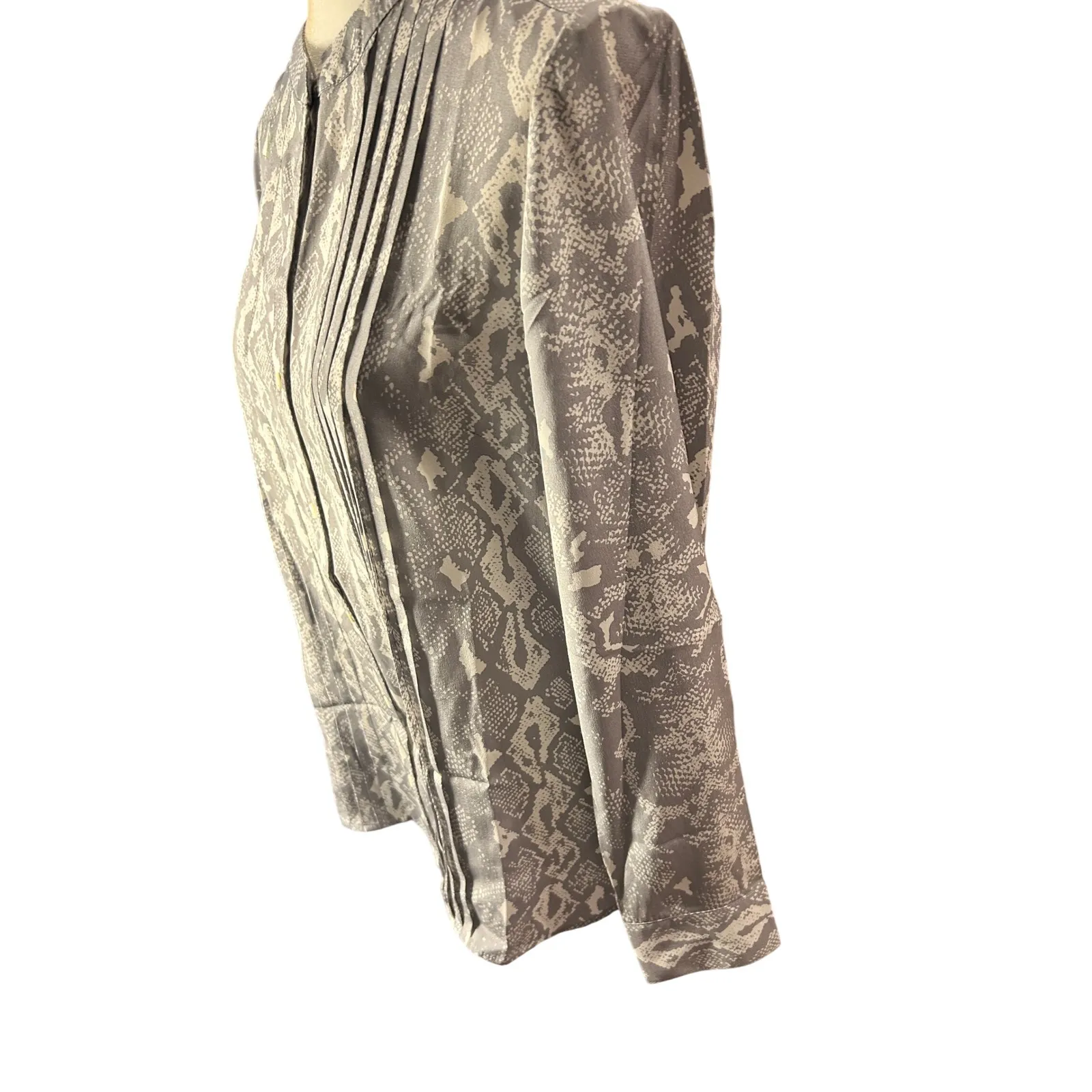 J. McLaughlin Gray‎ Snakeskin Print Pleated Button Down Long Sleeve Blouse - Image 2