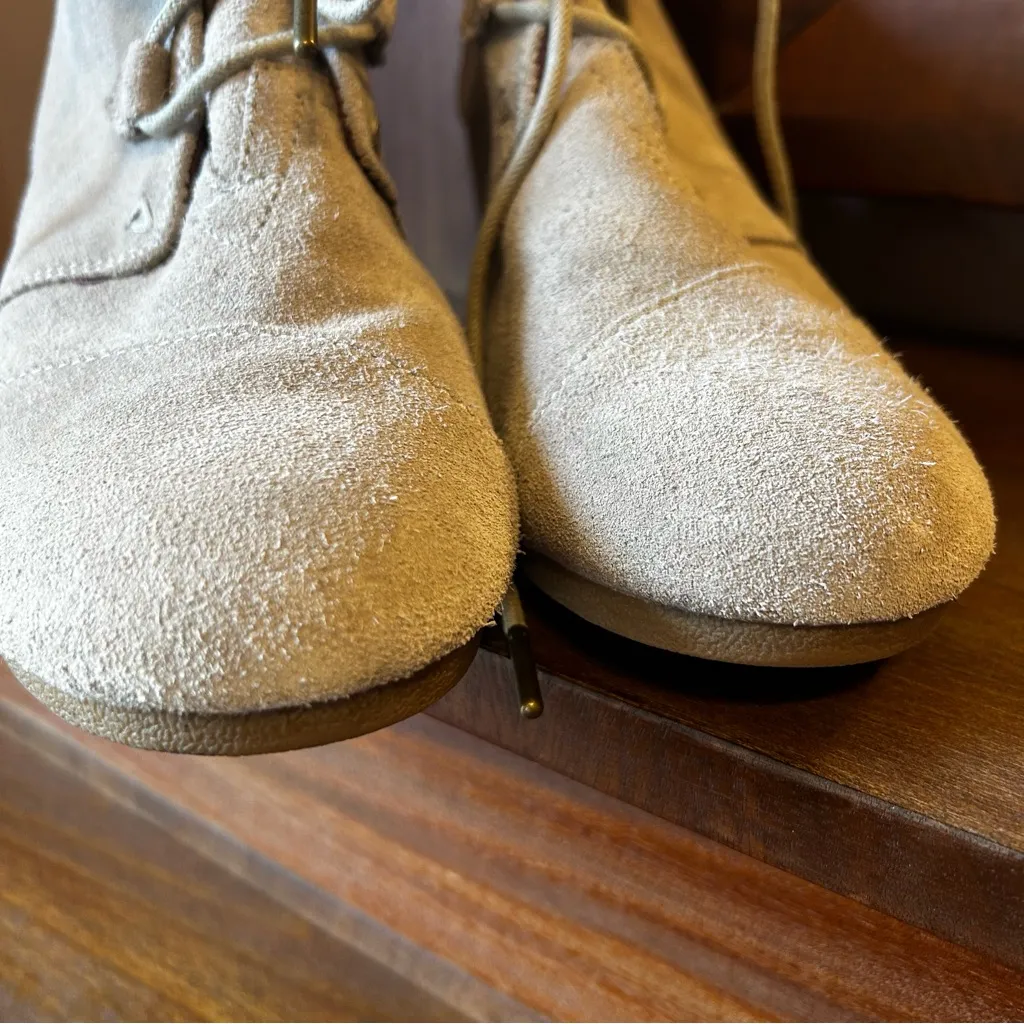 NWOT Toms Kala Wedge Lace-Up Ankle Bootie Desert Taupe Suede: Size 10 - Image 3