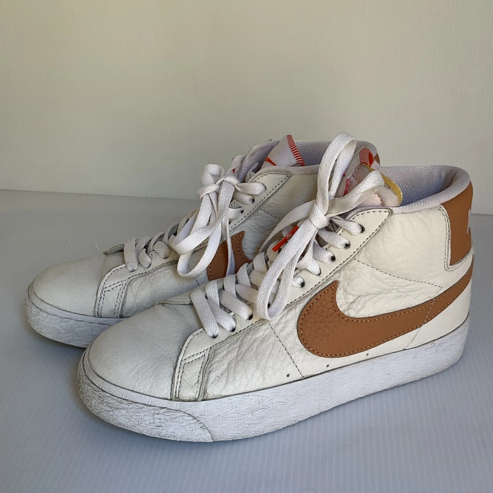 Nike SB Blazer Mid ’77 Vintage White Tan Leather Sneakers Women’s Size 4 /EUR 36 - Image 3