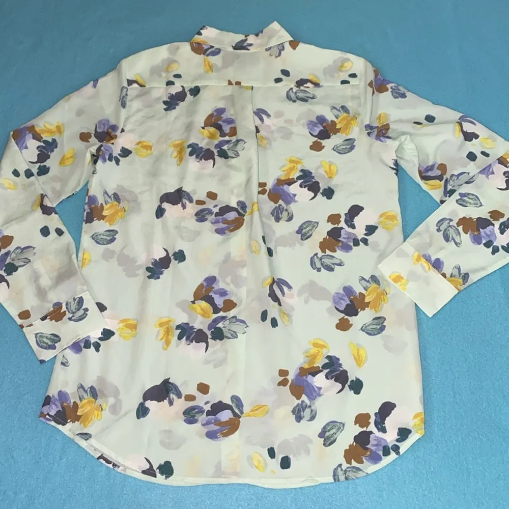 BANANA REPUBLIC Dillon floral blouse button up long sleeve collar shirt size M - Image 3