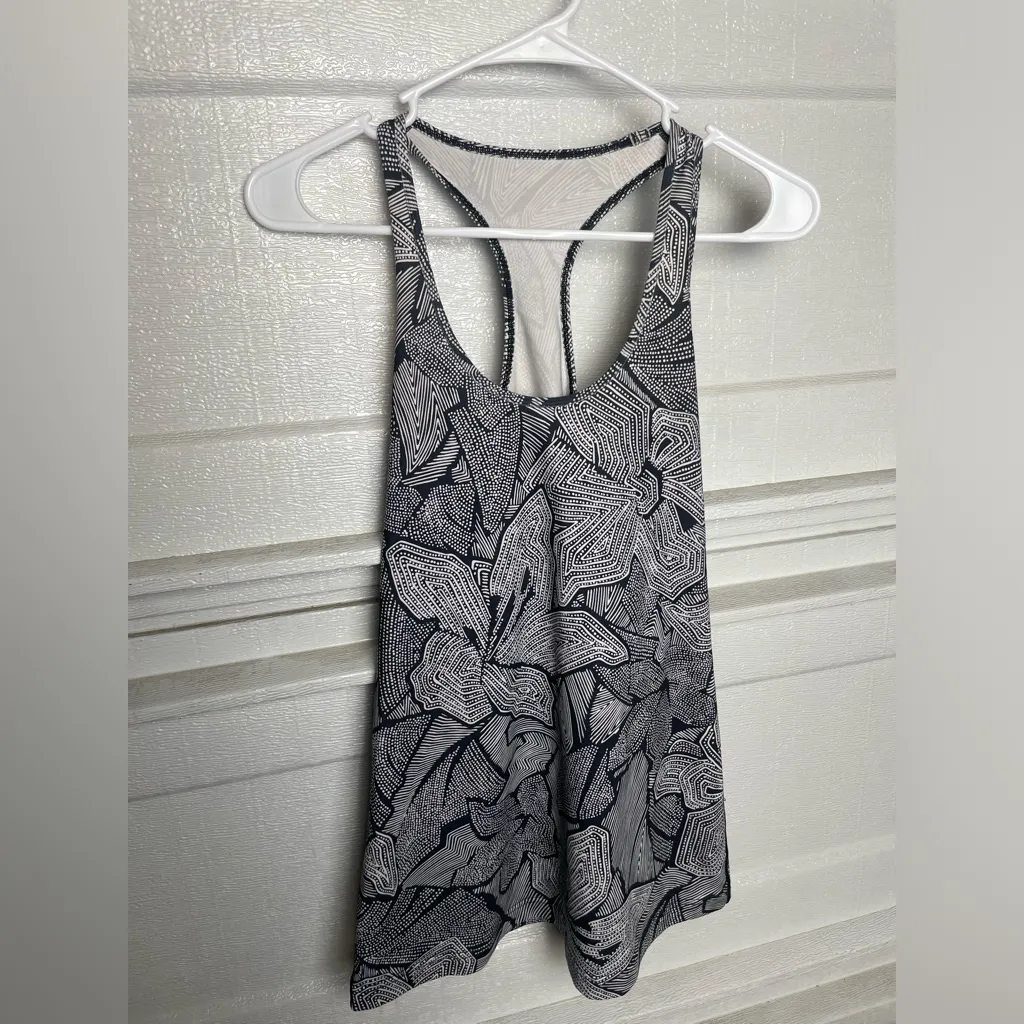 Lululemon Athletica Black and White Patterned Tank Top - Image 3