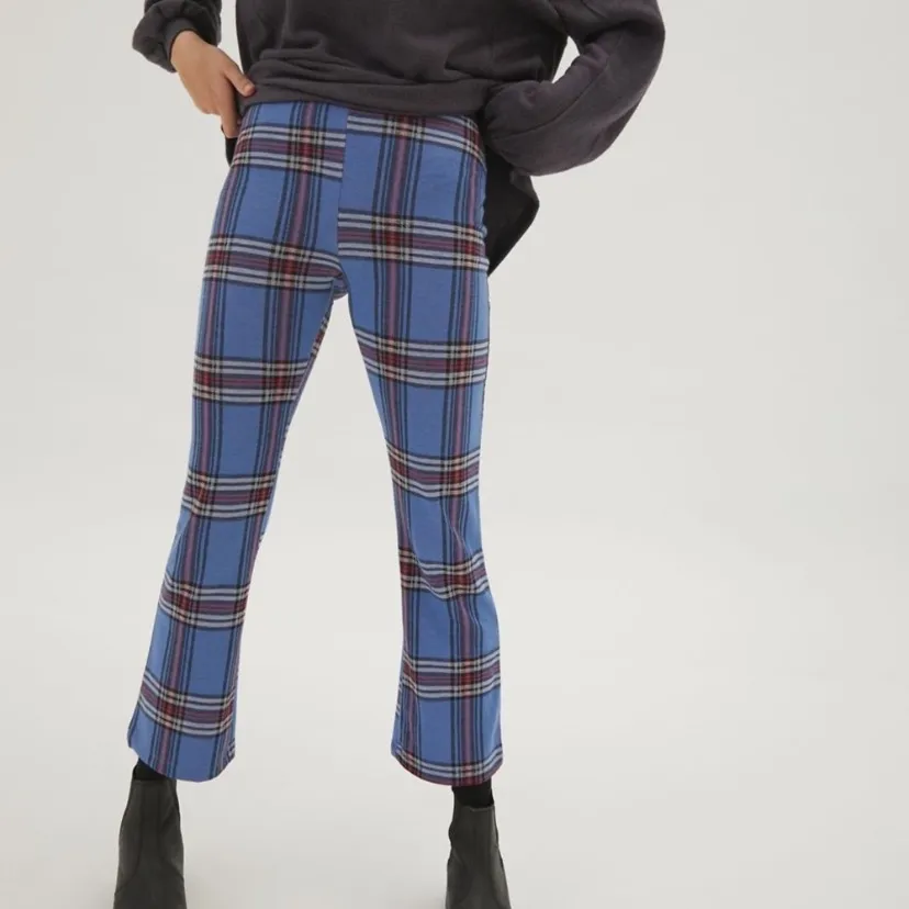 Urban Outfitters Cara High-Waisted Kick Flare Pants in blue plaid XS - Image 3