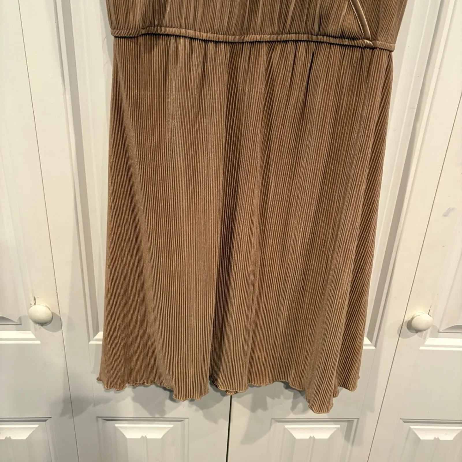 New Look Gold Pleated Dress Size‎ 1X - Image 4