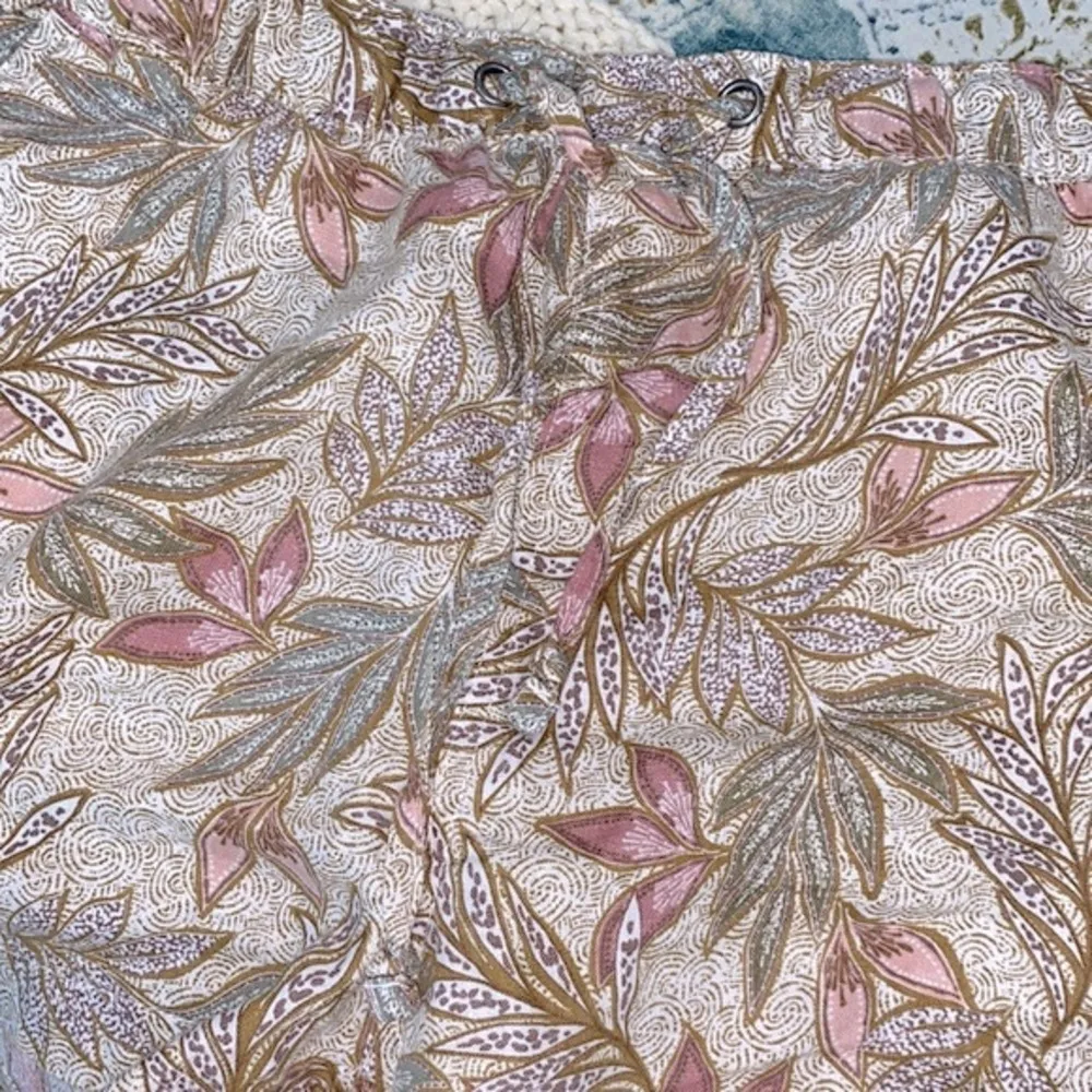 Cynthia Rowley floral shorts linen size medium - Image 5