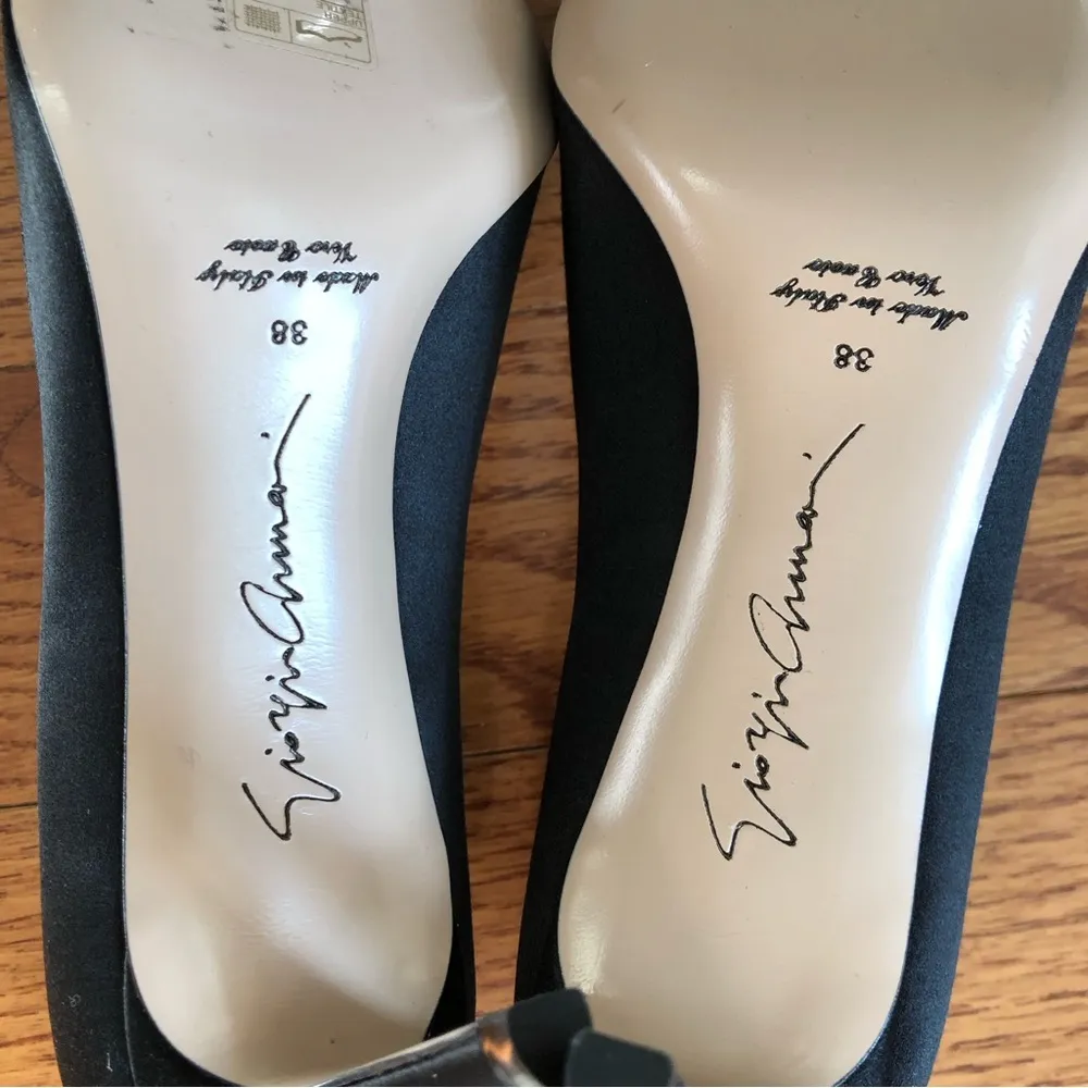 GIORGIO ARMANI RARE DECOLLETTE Black Satin Blue Velvet Accent Women’s Size 7 NWT - Image 8