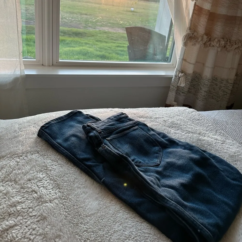 Vintage Wrangler MS100NV denim jeans, dark wash boot cut/straight leg distressed - Image 4