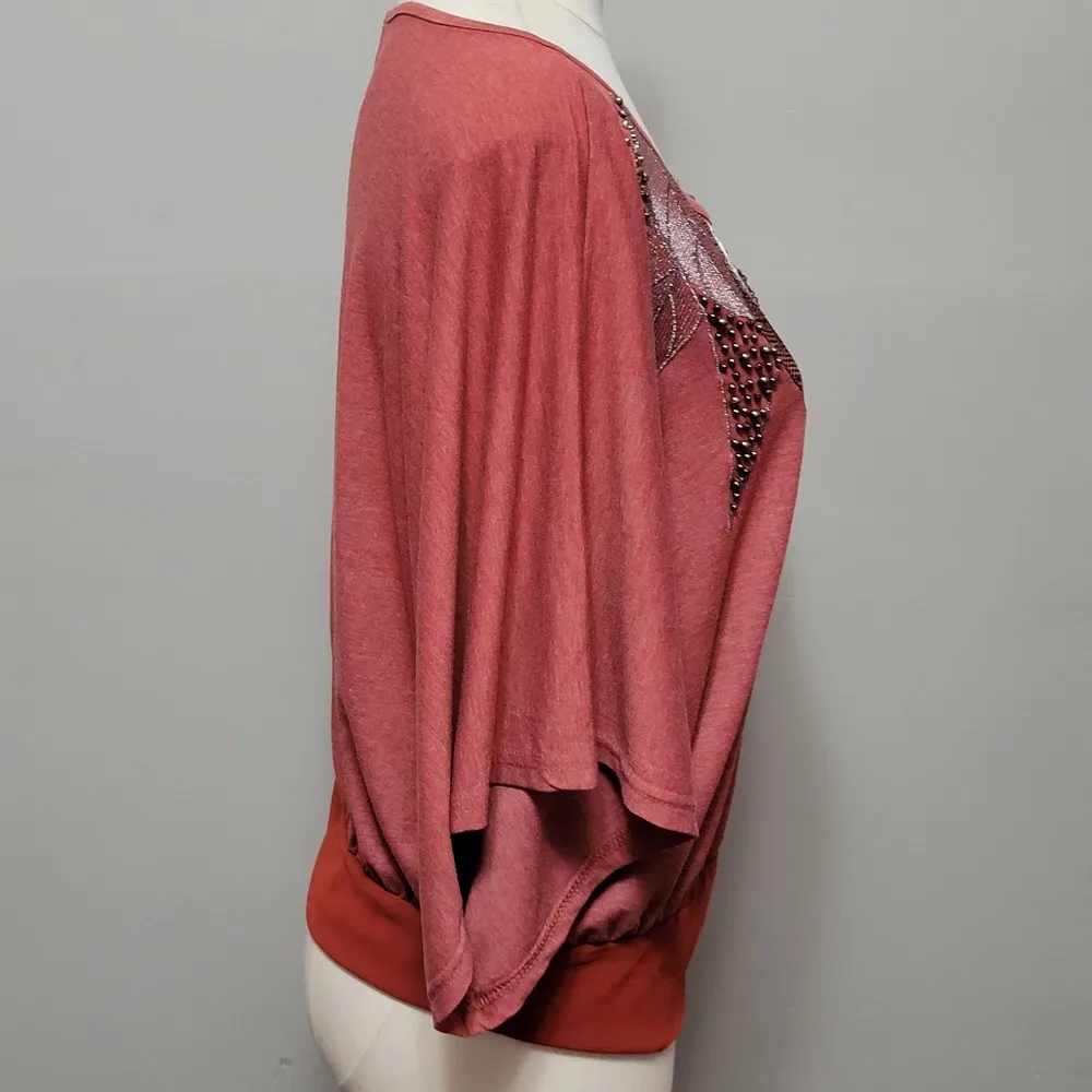 bke boutique red beaded dolmantie waist blouse size medium - Image 5
