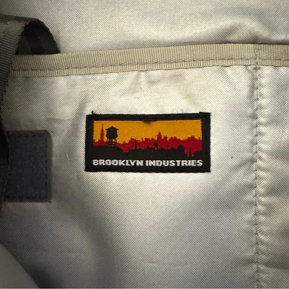 BROOKLYN INDUSTRIES convertible backpack/briefcase, unisex Gray - Image 12