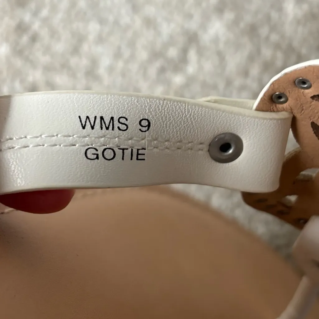 Dolce Vita Gotie Laser Cut Studded Thong Sandals White Tan Beach Travel Size 9 - Image 6