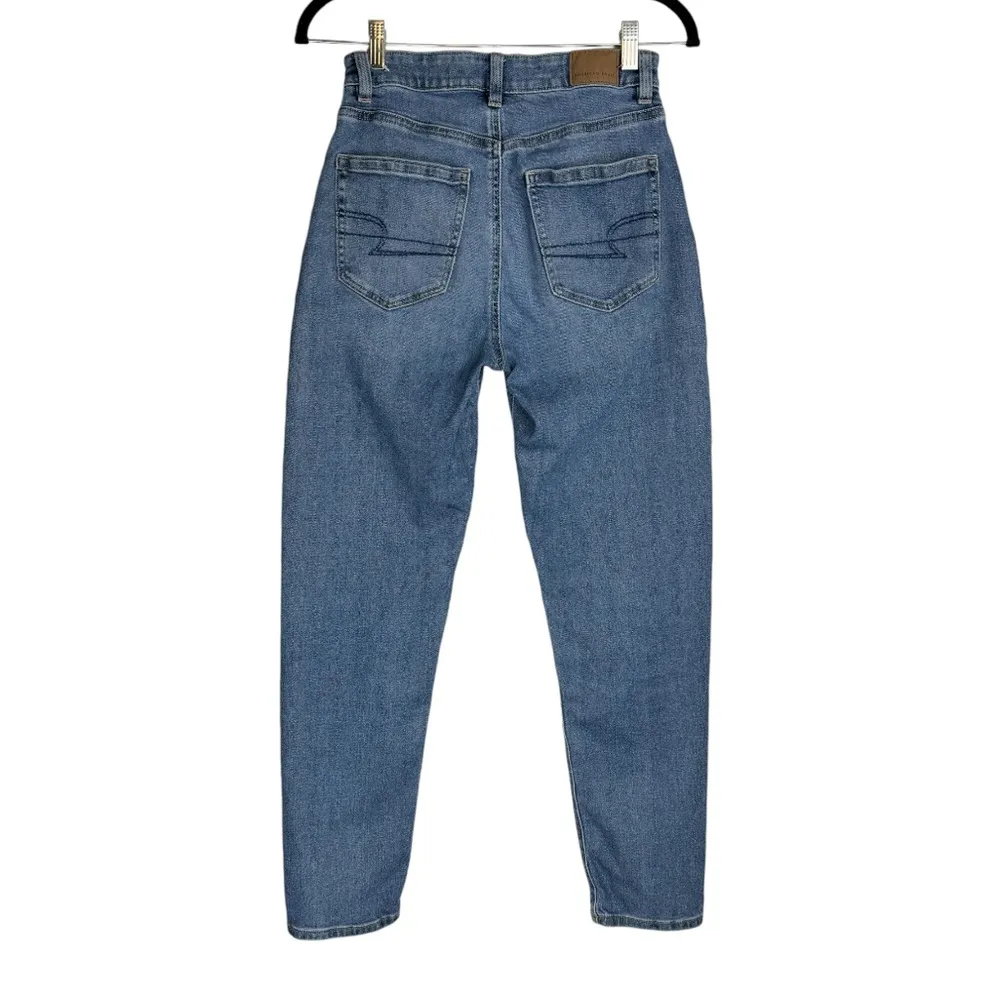 American Eagle Mom Jeans Sz 2 Medium Wash Solid Stretch High Rise - Image 3