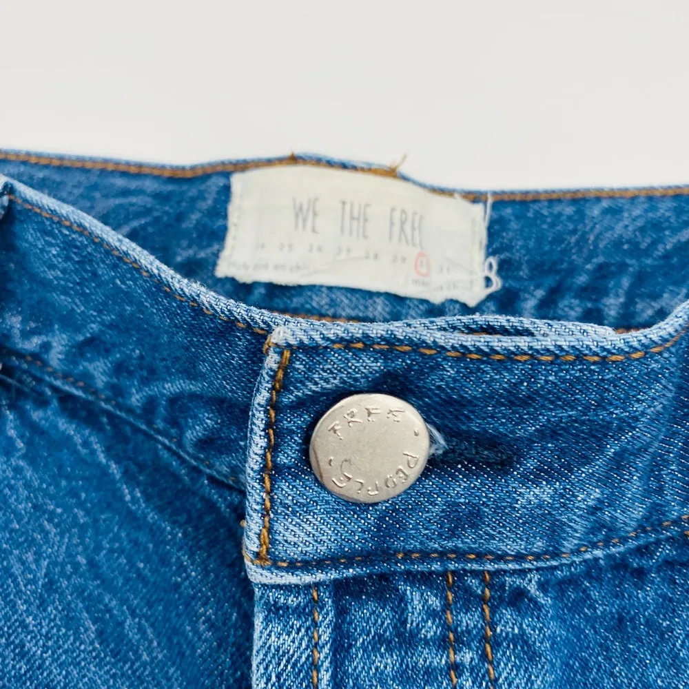 Free People Soft And Relaxed Cut Off Frayed Denim Shorts In Ocean Blue Size 30 - Image 4