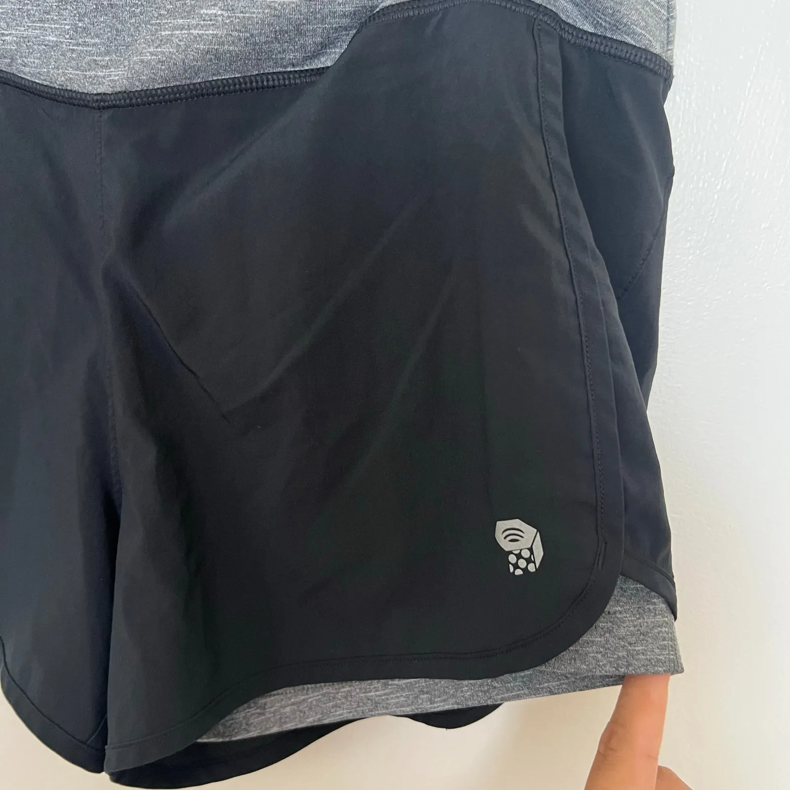 Mountain Hardwear Active Running Shorts Black Gray Lined Large Women’s - Image 5