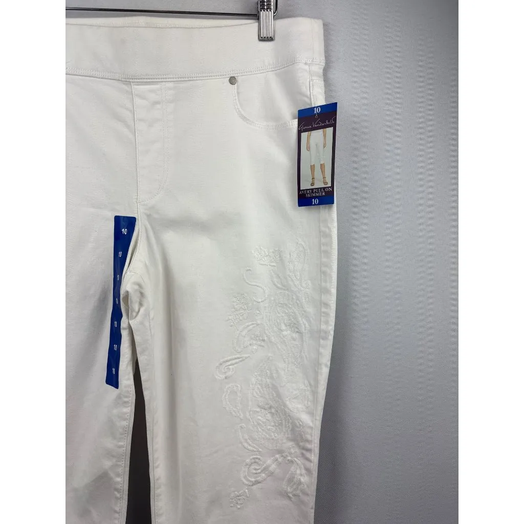 Women’s Gloria Vanderbilt Size 10 White Embroidered Capri Pants - Image 3