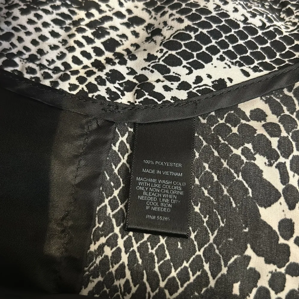 EXPRESS  shorts in size 4 - Image 9