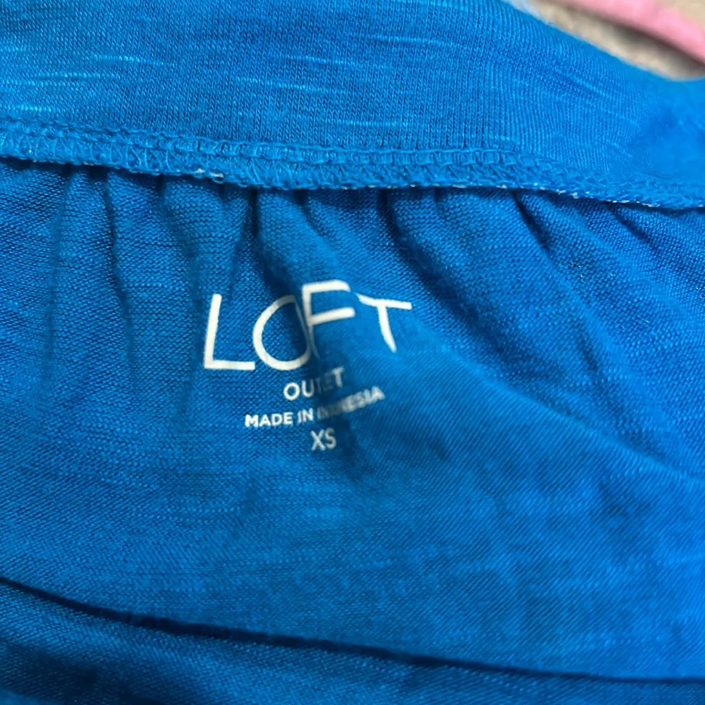 3/$15 LOFT blue cinched neck tank - Image 5