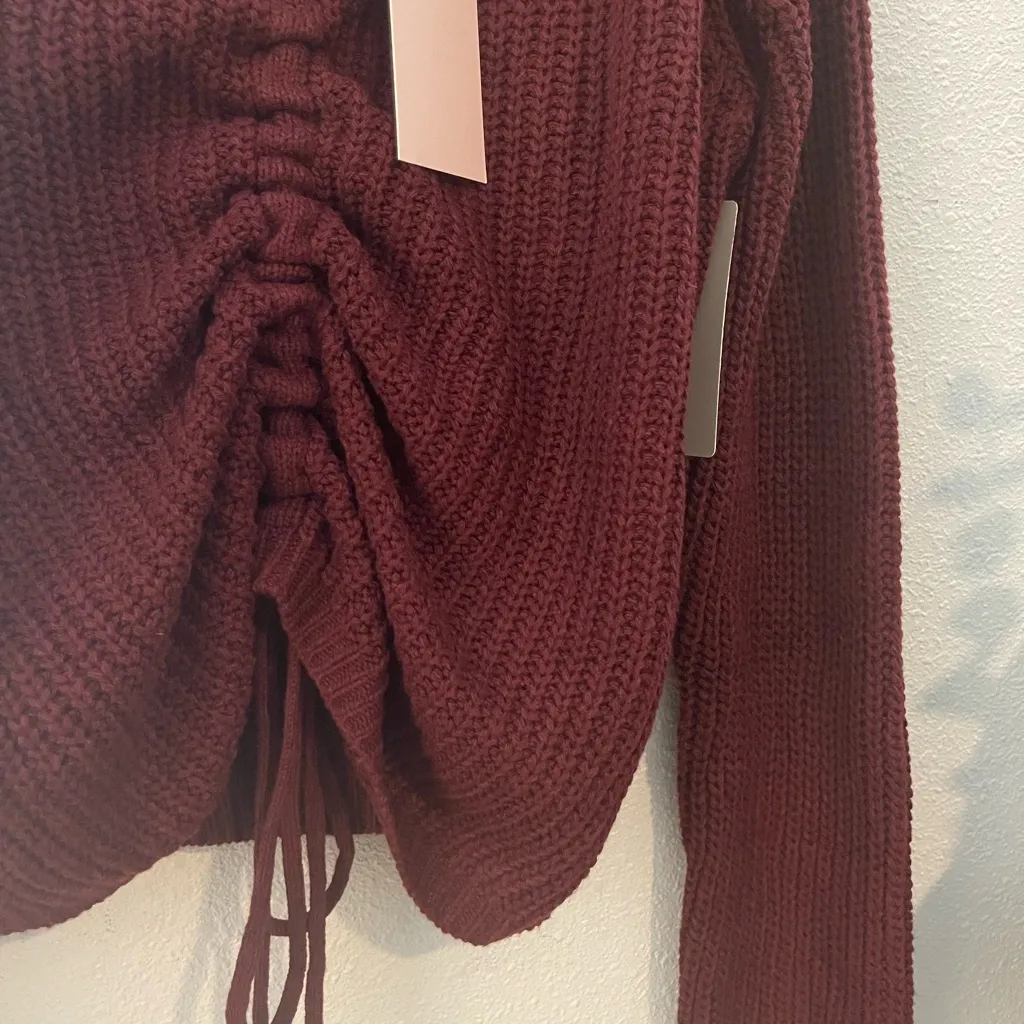 Maroon sweater - Image 2