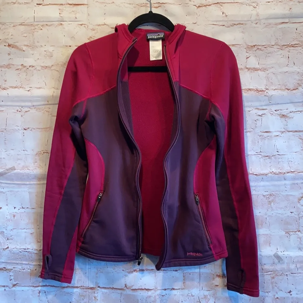 Patagonia XS burgundy zip up hoodie jacket pockets - Image 5